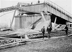 Wreckage of the Silver Bridge after the 1967 collapse, viewed from Ohio